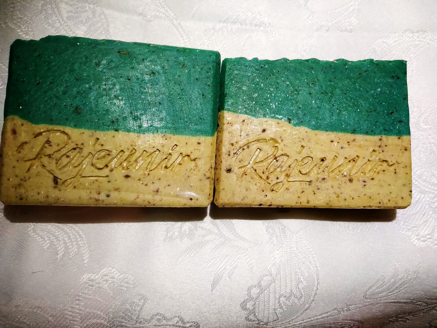 Rajeunir Tumeric Gensing Face & Body Soap